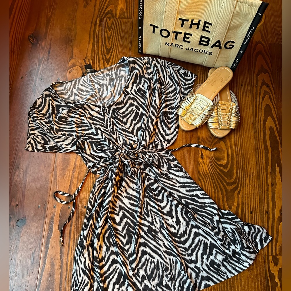 H&M Women’s Zebra Print Swim Coverup 🦓